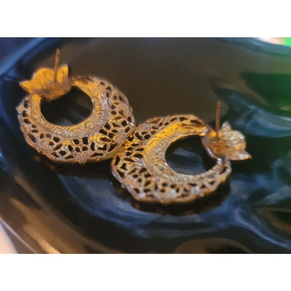 Vtg Gold tone filigree earrings - Picture 3 of 4